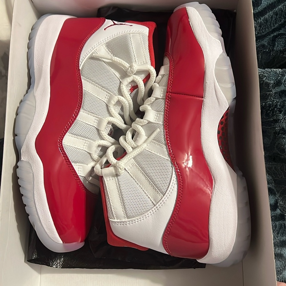 Jordan 11 cherry